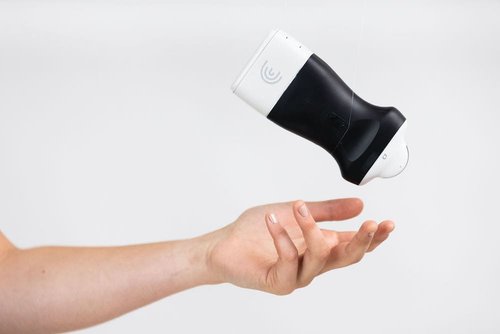 Clarius C7 HD in einer Hand