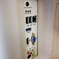 thumb: Anschlüsse des GE Versana Premier Black